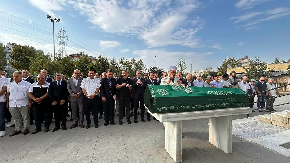 Metrobüs kazasında hayatını kaybeden Ferhat Uçar son yolculuğuna uğurlandı