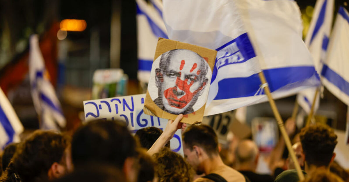 Esir takası anlaşması imzalamasını isteyen İsraillilerden Savunma Bakanlığı yakınında gösteri