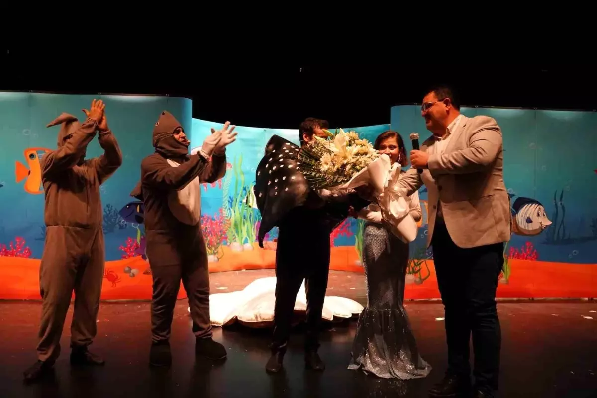 Bilecik’te Çocuklar, Denizaltı Macerası Tiyatro Oyununda Eğlendi