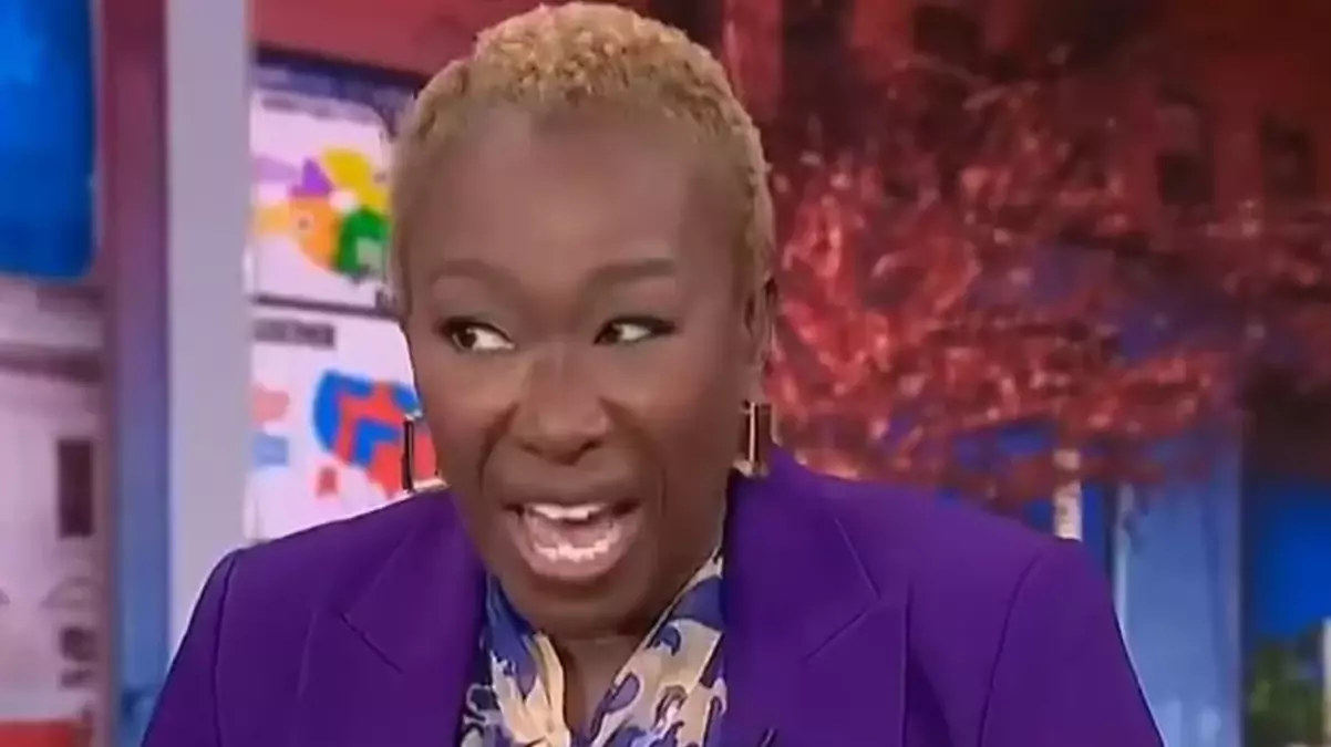 Trump’ın zaferinden sonra çılgına dönen liberal kadın sunucu hakaretler savurdu