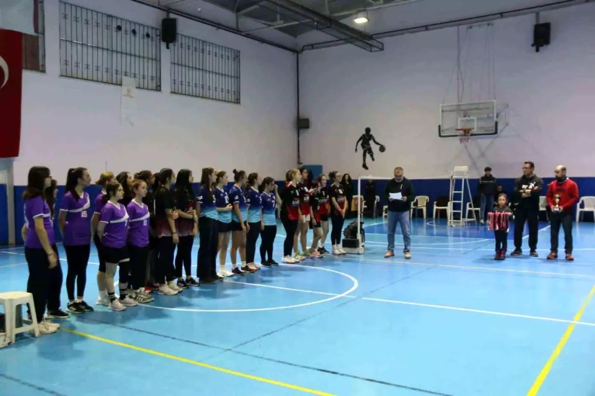 Kütahya’da Badminton Turnuvası Ödülleri Verildi