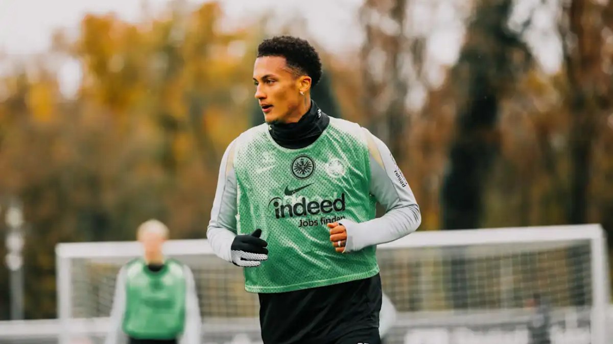 Fenerbahçe’de Tuta, Frankfurt’ta kalmak istiyor